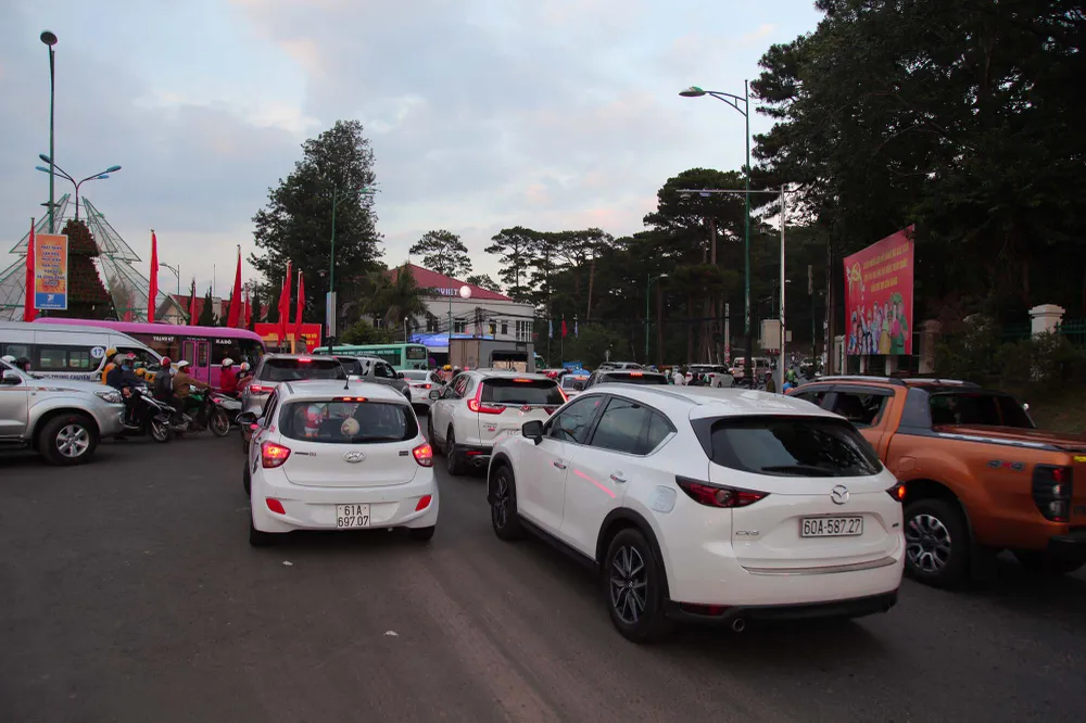 Du khách bắt đầu đổ về Đà Lạt nghỉ lễ ảnh 5