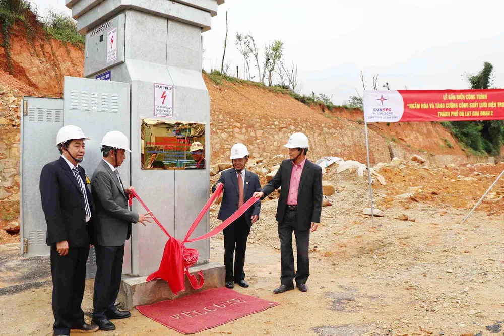 Đà Lạt: Vận hành ngầm hoá hơn 32km đường dây trung, hạ thế ảnh 1 Đà Lạt: Vận hành ngầm hoá hơn 32km đường dây trung, hạ thế ảnh 1