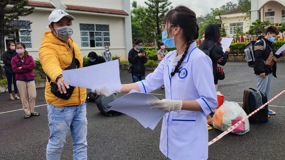 Lấy thông tin trường hợp cách ly tập trung tại Trung tâm Huấn luyện và bồi dưỡng nghiệp vụ, Công an tỉnh Lâm Đồng