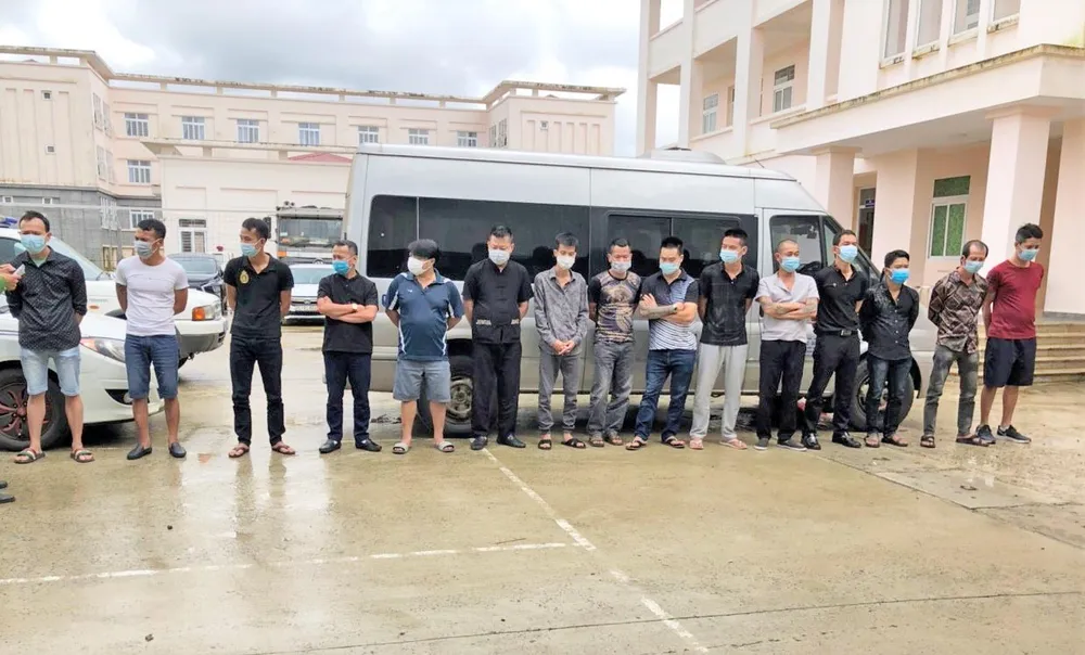 Khởi tố, bắt giam 13 đối tượng xông vào khách sạn chém 2 người trọng thương ảnh 1 Khởi tố, bắt giam 13 đối tượng xông vào khách sạn chém 2 người trọng thương ảnh 1