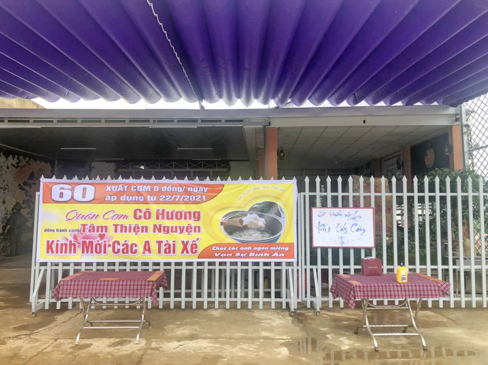 Quán cơm “0” đồng tiếp sức lái xe đường dài giữa mùa dịch ảnh 2 Quán cơm “0” đồng tiếp sức lái xe đường dài giữa mùa dịch ảnh 2