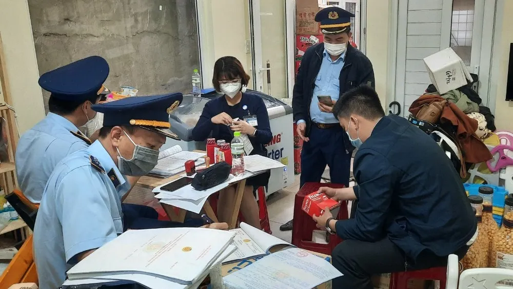 Đà Lạt: Xử phạt nhiều trường hợp kinh doanh dược phẩm, vật tư y tế không rõ nguồn gốc ảnh 1 Đà Lạt: Xử phạt nhiều trường hợp kinh doanh dược phẩm, vật tư y tế không rõ nguồn gốc ảnh 1