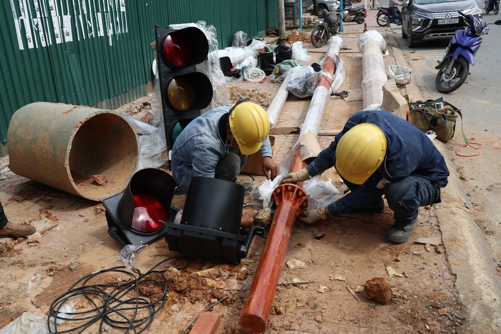 Đà Lạt bắt đầu lắp đèn xanh, đèn đỏ ảnh 4 Đà Lạt bắt đầu lắp đèn xanh, đèn đỏ ảnh 4