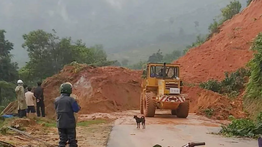 Đèo Khánh Lê nối Đà Lạt – Nha Trang tiếp tục bị sạt lở, nhiều xe buộc quay đầu ảnh 2 Đèo Khánh Lê nối Đà Lạt – Nha Trang tiếp tục bị sạt lở, nhiều xe buộc quay đầu ảnh 2