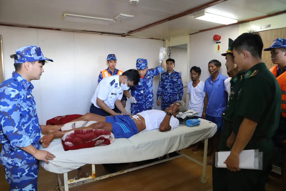 Ngư dân sống sót: “Mừng được vào bờ nhưng đau lòng mất 3 người thân vì đói, khát” ảnh 1 Ngư dân sống sót: “Mừng được vào bờ nhưng đau lòng mất 3 người thân vì đói, khát” ảnh 1