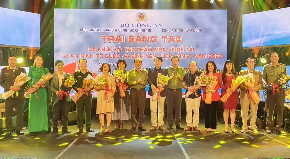 33 nhạc sĩ, biên đạo múa tham gia trại sáng tác “Vì an ninh tổ quốc” ảnh 1 33 nhạc sĩ, biên đạo múa tham gia trại sáng tác “Vì an ninh tổ quốc” ảnh 1