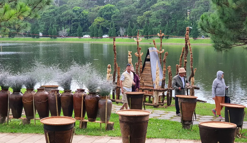 Thưởng lãm không gian văn hoá Tây Nguyên bên hồ Xuân Hương – Đà Lạt ảnh 12