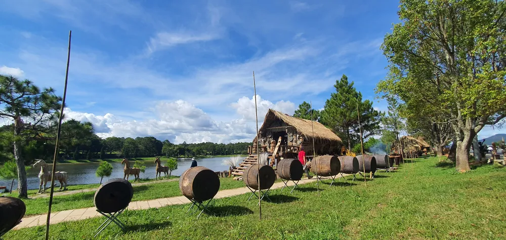 Thưởng lãm không gian văn hoá Tây Nguyên bên hồ Xuân Hương – Đà Lạt ảnh 2