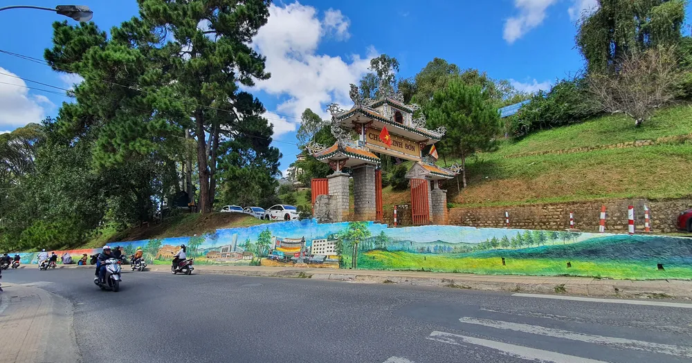 Loạt tranh trên bờ taluy tô điểm Đà Lạt ảnh 4 Loạt tranh trên bờ taluy tô điểm Đà Lạt ảnh 4