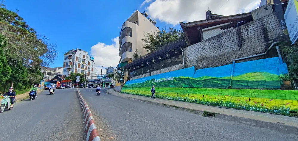 Loạt tranh trên bờ taluy tô điểm Đà Lạt ảnh 3 Loạt tranh trên bờ taluy tô điểm Đà Lạt ảnh 3