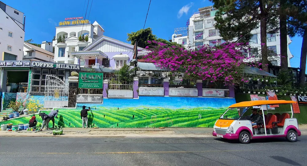 Loạt tranh trên bờ taluy tô điểm Đà Lạt ảnh 9 Loạt tranh trên bờ taluy tô điểm Đà Lạt ảnh 9