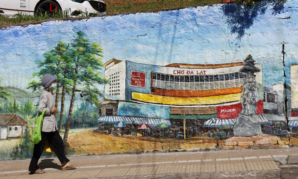 Loạt tranh trên bờ taluy tô điểm Đà Lạt ảnh 7 Loạt tranh trên bờ taluy tô điểm Đà Lạt ảnh 7