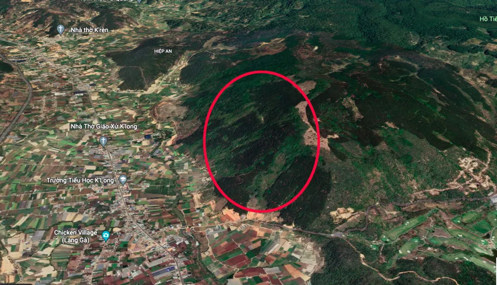 Khu vực đất tái định canh (khoanh tròn) cách nơi sản xuất cũ của người dân hơn 5km