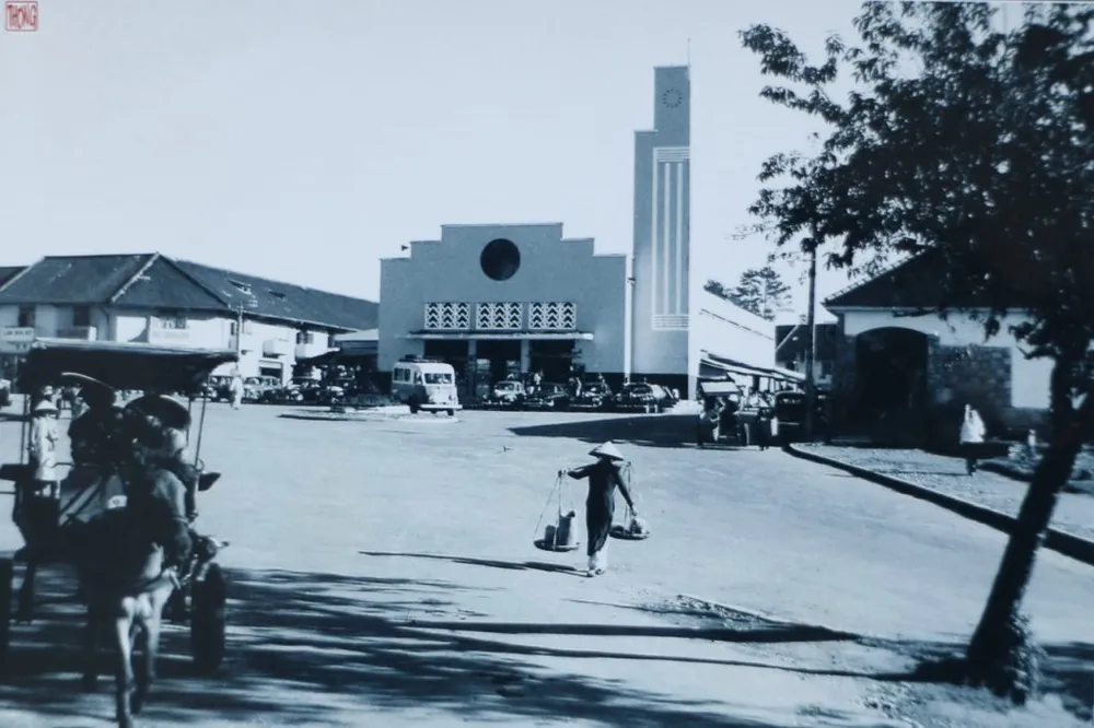 Tác phẩm nổi tiếng Chợ Đà Lạt, 1952. Ảnh: ĐẶNG VĂN THÔNG Tác phẩm nổi tiếng Chợ Đà Lạt, 1952. Ảnh: ĐẶNG VĂN THÔNG