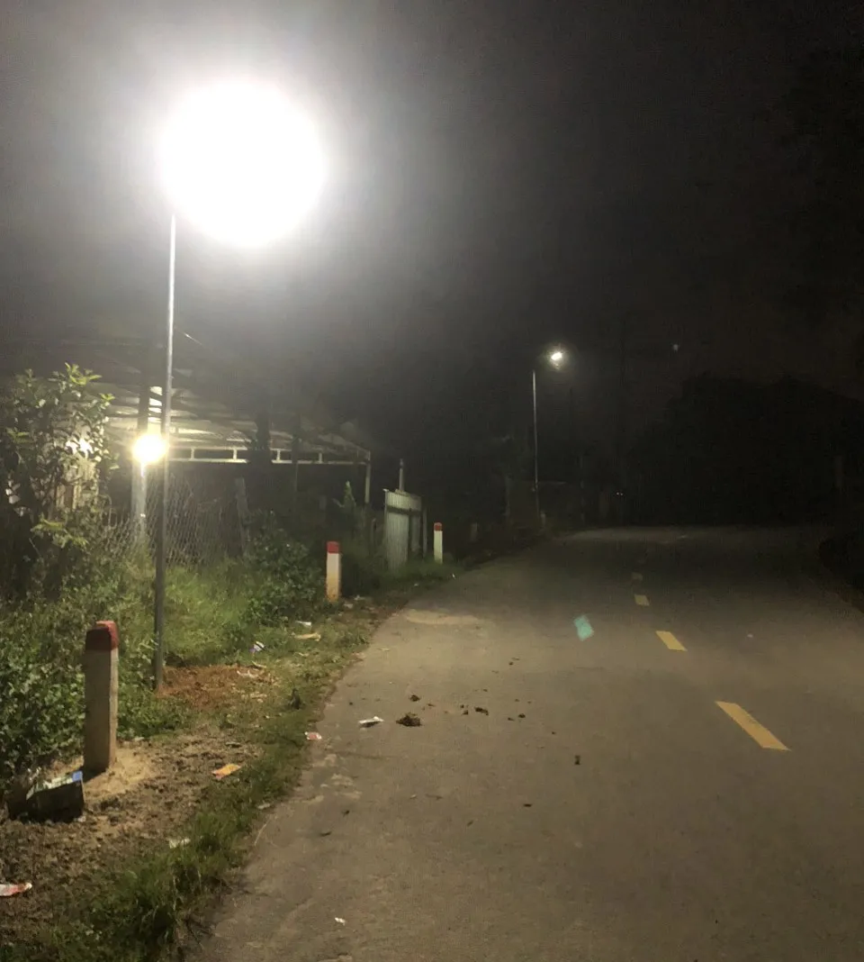 Bóng đèn được lắp đặt, thắp sáng các đoạn đường nông thôn tại Đạ Sar Bóng đèn được lắp đặt, thắp sáng các đoạn đường nông thôn tại Đạ Sar