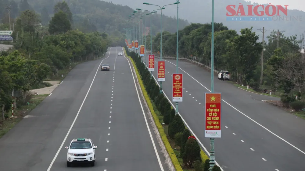 Hiện toàn tỉnh Lâm Đồng mới chỉ có khoảng 19,2km đường cao tốc nối từ thị trấn Liên Nghĩa, huyện Đức Trọng đi TP Đà Lạt. Ảnh: ĐOÀN KIÊN Hiện toàn tỉnh Lâm Đồng mới chỉ có khoảng 19,2km đường cao tốc nối từ thị trấn Liên Nghĩa, huyện Đức Trọng đi TP Đà Lạt. Ảnh: ĐOÀN KIÊN