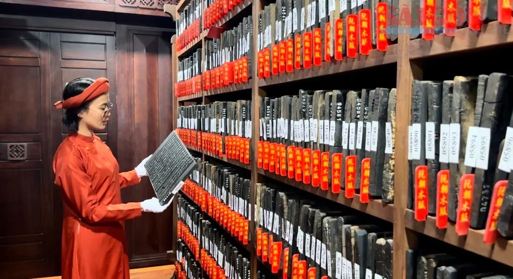 Mộc bản Triều Nguyễn đang lưu giữ tại Trung tâm Lưu trữ Quốc gia Việt Nam IV Mộc bản Triều Nguyễn đang lưu giữ tại Trung tâm Lưu trữ Quốc gia Việt Nam IV