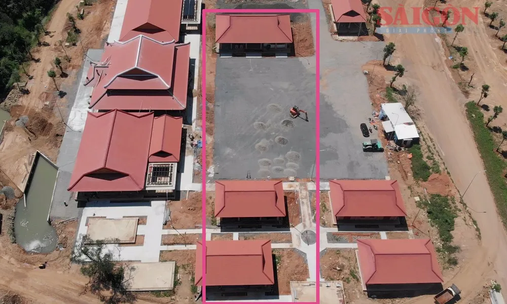 Các công trình xây dựng trái phép của Dự án khu du lịch tâm linh Đại Tùng Lâm Hoa Sen nhưng nằm ngoài đất thuộc dự án. Ảnh: ĐOÀN KIÊN Các công trình xây dựng trái phép của Dự án khu du lịch tâm linh Đại Tùng Lâm Hoa Sen nhưng nằm ngoài đất thuộc dự án. Ảnh: ĐOÀN KIÊN