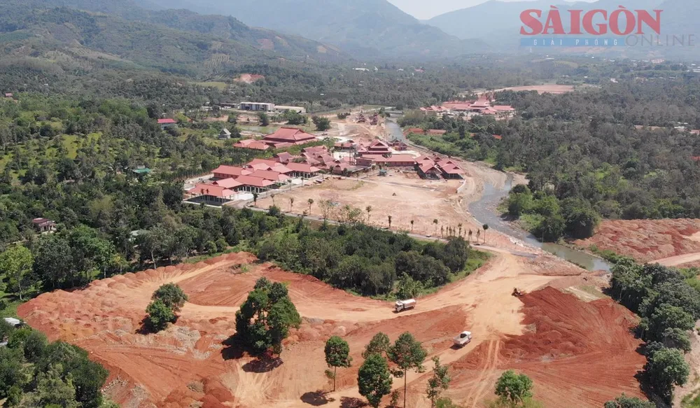 Hàng chục công trình đã được xây dựng tại dự án nhưng chưa có giấy phép xây dựng. Ảnh: ĐOÀN KIÊN Hàng chục công trình đã được xây dựng tại dự án nhưng chưa có giấy phép xây dựng. Ảnh: ĐOÀN KIÊN