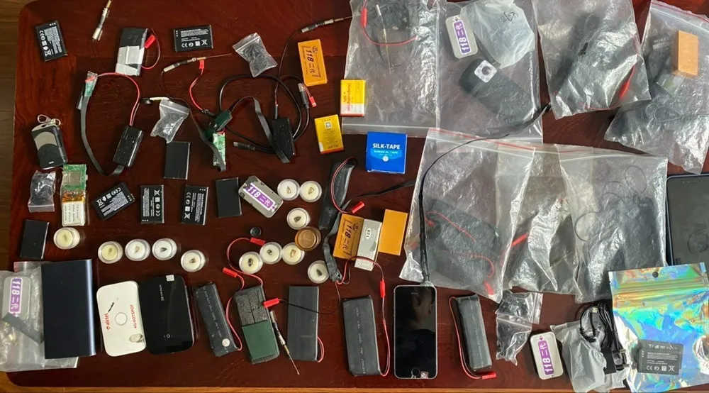 Thiết bị gian lận thi cử được Công an tỉnh Lâm Đồng thu giữ Thiết bị gian lận thi cử được Công an tỉnh Lâm Đồng thu giữ