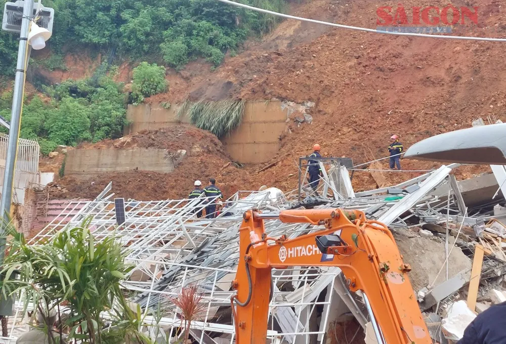 Vụ sạt lở làm 2 người tử vong bên dưới công trình đang thi công Vụ sạt lở làm 2 người tử vong bên dưới công trình đang thi công