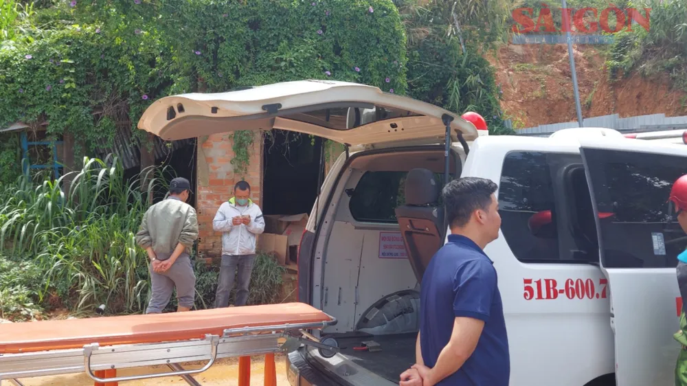 Xe cứu thương tại hiện trường Xe cứu thương tại hiện trường