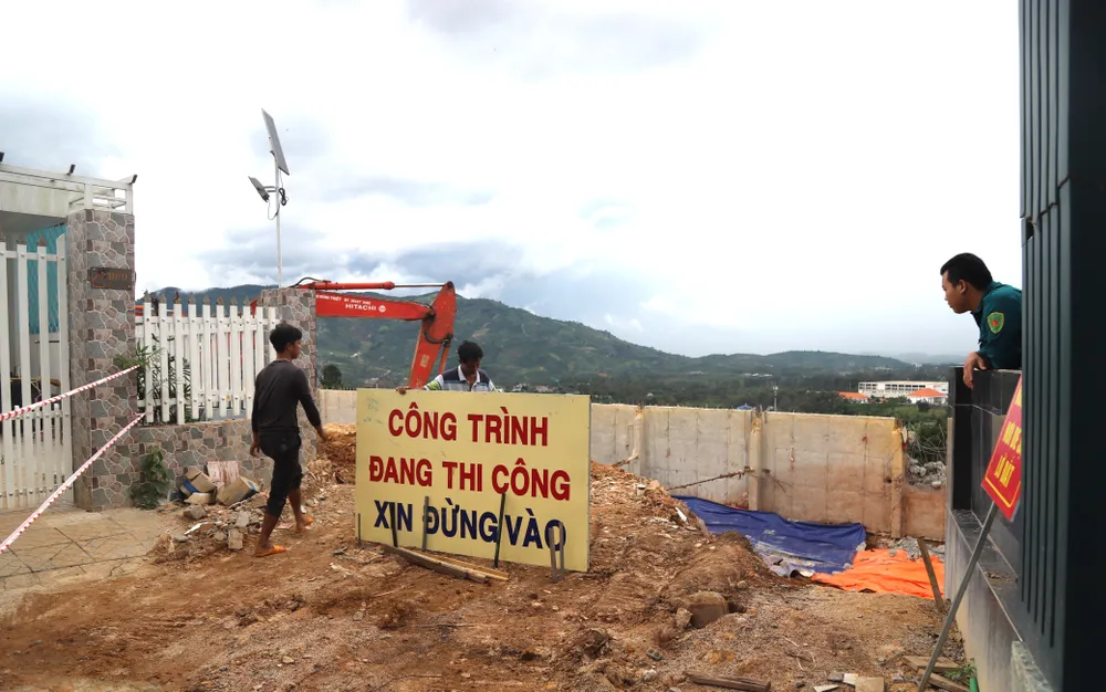 Công trình xây dựng bờ taluy không phép tại hẻm số 377 đường Trần Phú, phường Lộc Sơn, TP Bảo Lộc Công trình xây dựng bờ taluy không phép tại hẻm số 377 đường Trần Phú, phường Lộc Sơn, TP Bảo Lộc