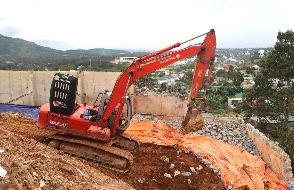 Công trình xây dựng bờ taluy không phép tại hẻm số 377 đường Trần Phú, phường Lộc Sơn, TP Bảo Lộc