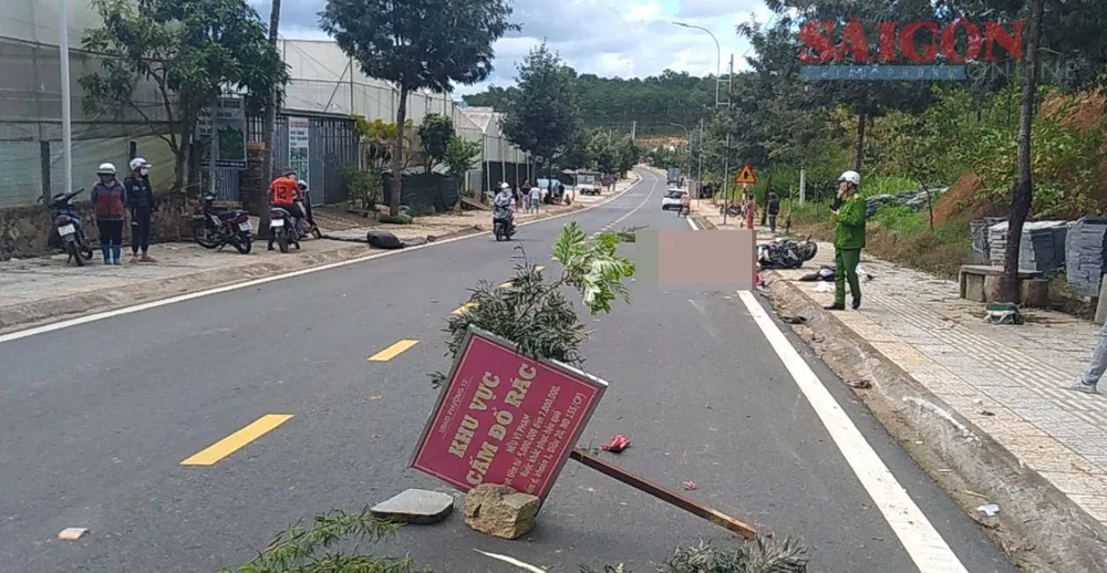 Cơ quan chức năng có mặt tại hiện trường xử lý vụ tai nạn Cơ quan chức năng có mặt tại hiện trường xử lý vụ tai nạn