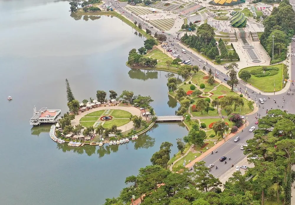 Nhà hàng Thủy Tạ trên hồ Xuân Hương, TP Đà Lạt