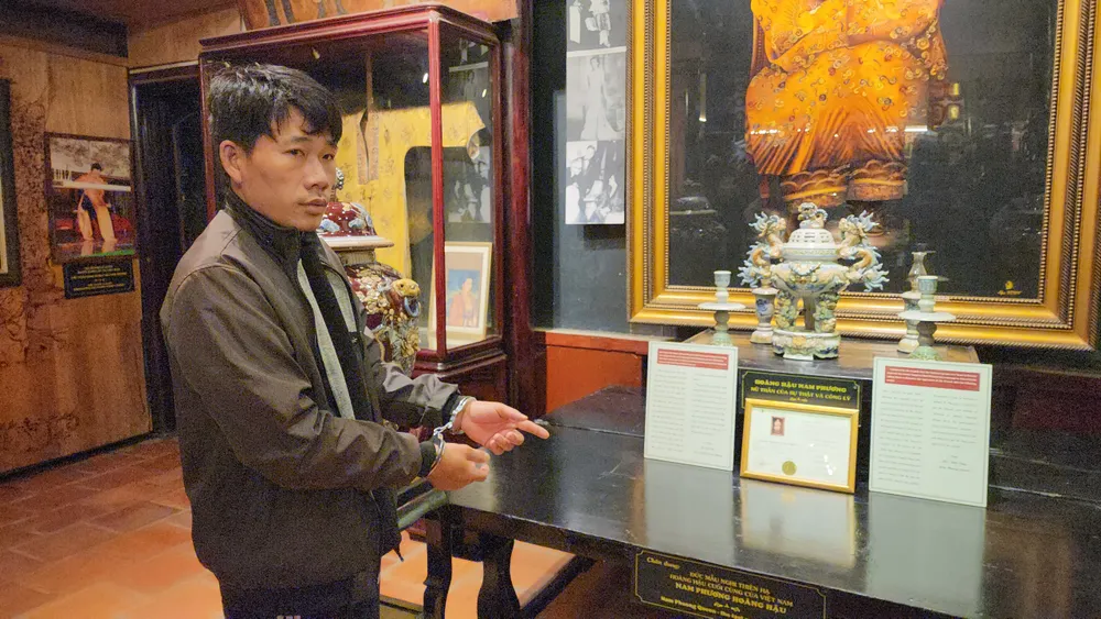 Trương Văn Thắng được đưa đến hiện trường vụ trộm Trương Văn Thắng được đưa đến hiện trường vụ trộm