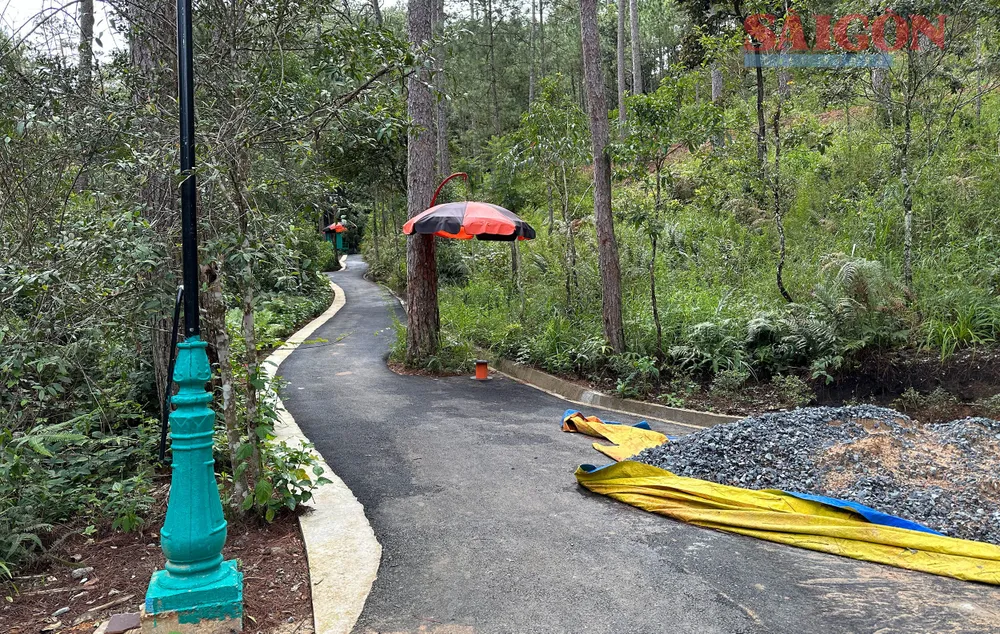 Khu nhà nghỉ, lưu trú và đường giao thông nội bộ chưa được cơ quan chức năng cấp phép. Ảnh: ĐOÀN KIÊN Khu nhà nghỉ, lưu trú và đường giao thông nội bộ chưa được cơ quan chức năng cấp phép. Ảnh: ĐOÀN KIÊN