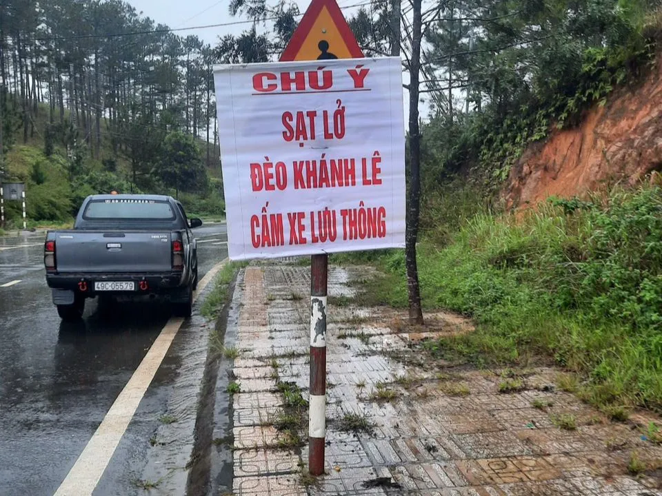 Ngành chức năng tỉnh Lâm Đồng treo cảnh báo đầu quốc lộ 27C ngay cửa ngõ ra khỏi TP Đà Lạt