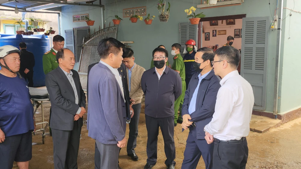 Lãnh đạo tỉnh Lâm Đồng chỉ đạo cứu hộ, hỗ trợ các gia đình nạn nhân trong vụ cháy 4ba2f0a67c33df6d8622.jpg