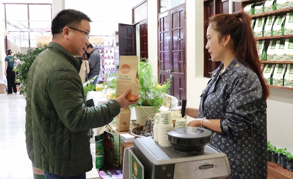 Trung tâm sẽ là địa điểm quảng bá, giới thiệu các nông sản đến với mọi người, khách du lịch 8d3d4ba34b2ae974b03b.jpg