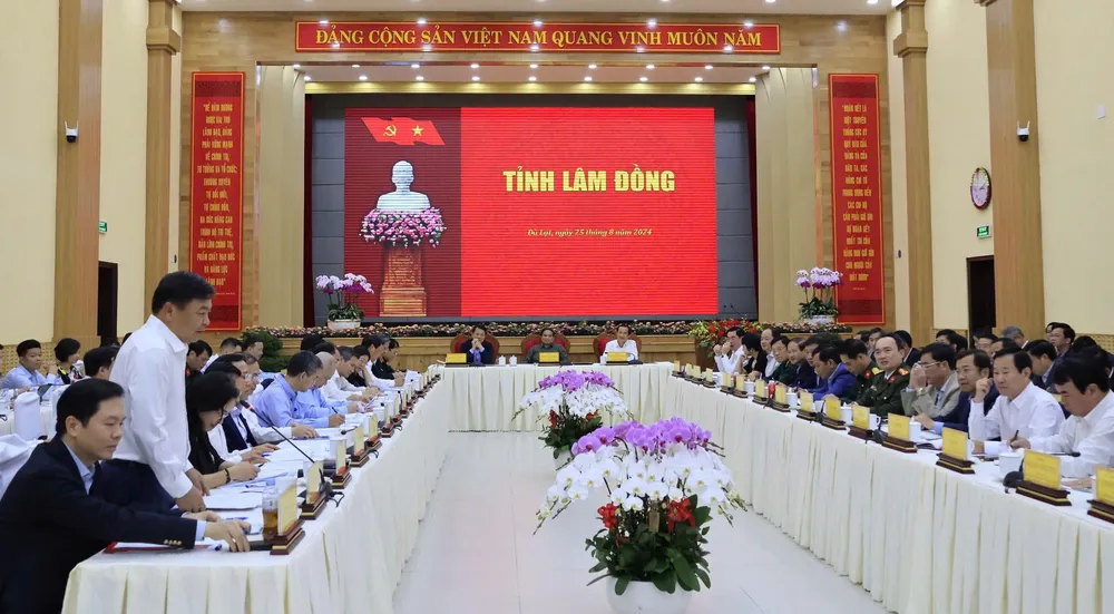 Đại diện các bộ, ngành nêu ý kiến tại buổi làm việc 8eade1030144a61aff55.jpg