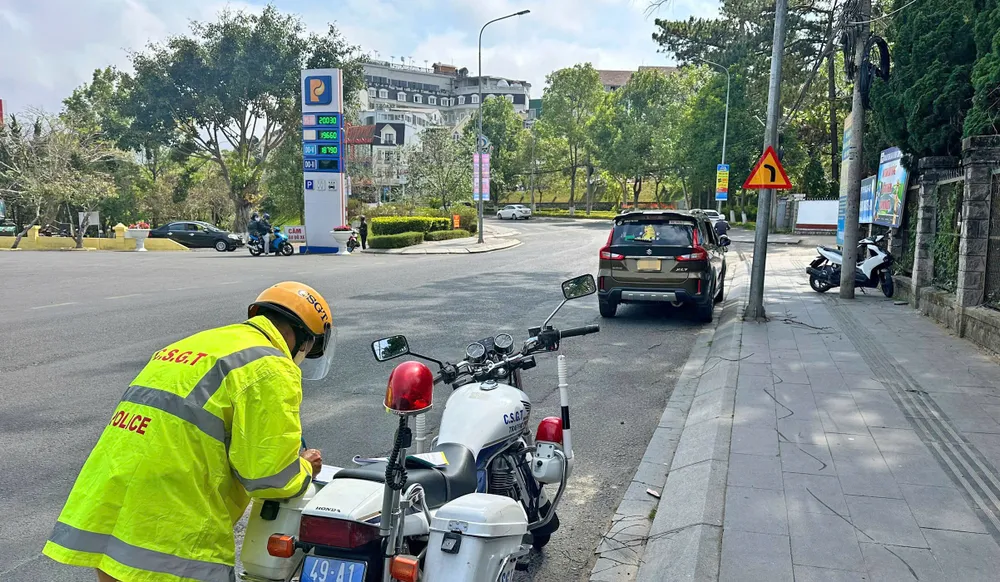 9be5d3a5571fe641bf0e copy.jpg