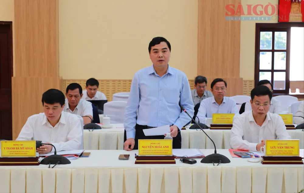 Bí thư Tỉnh uỷ Bình Thuận Nguyễn Hoài Anh phát biểu tại buổi làm việc. Ảnh: ĐOÀN KIÊN IMG_0744.JPG