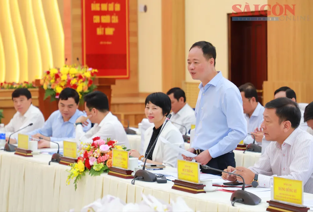 Chủ tịch UBND tỉnh Lâm Đồng Trần Hồng Thái báo cáo công tác chuẩn bị cho việc sáp nhập trên địa bàn. Ảnh: ĐOÀN KIÊN IMG_0749.JPG