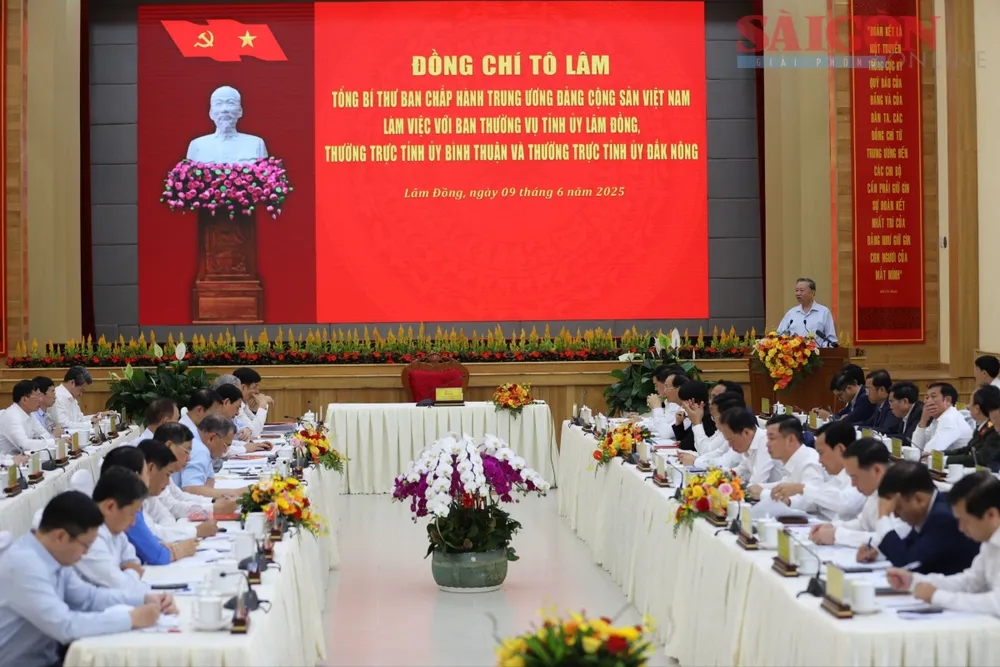 Quang cảnh buổi làm việc. Ảnh: ĐOÀN KIÊN IMG_1225.JPG