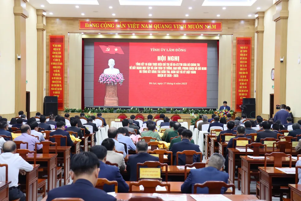 Quang cảnh hội nghị. Ảnh: ĐOÀN KIÊN ae26189d53c1e49fbdd0.jpg