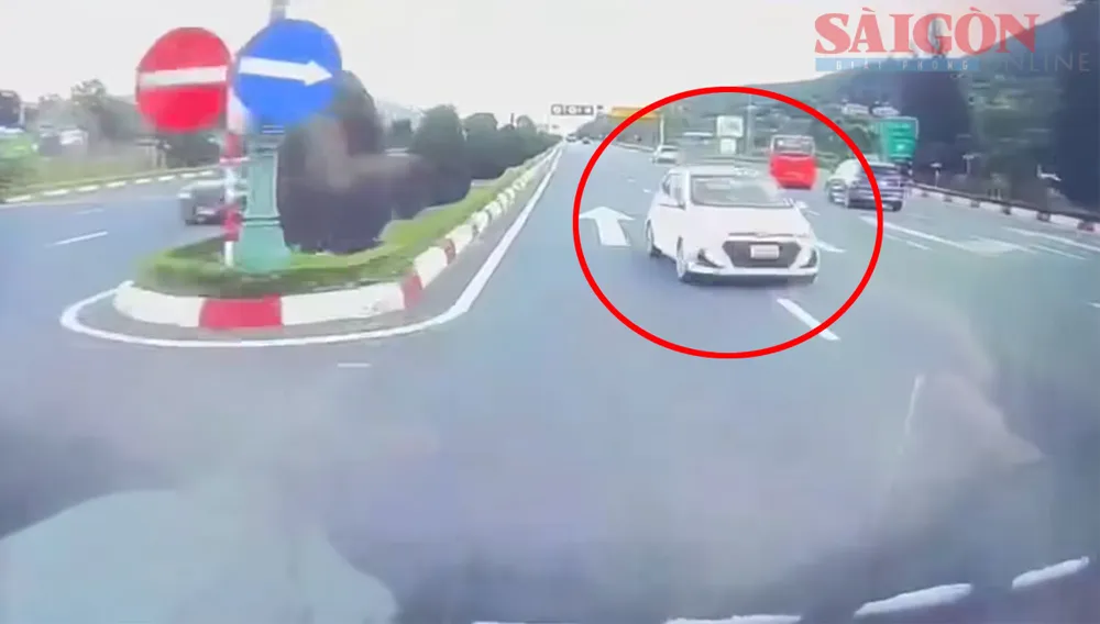 Xe ô tô đi ngược chiều trên đường cao tốc Liên Khương - Prenn Screenshot 2025-06-30 at 11.26.01.png