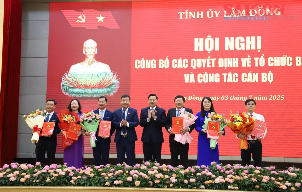 Ông Nguyễn Vĩnh Phúc, Hiệu trưởng Trường Chính trị tỉnh Lâm Đồng (cũ) được bầu tiếp tục giữ chức Hiệu trưởng Trường Chính trị tỉnh Lâm Đồng, ngoài ra còn có 5 phó hiệu trưởng. Ảnh: ĐOÀN KIÊN IMG_1637.JPG