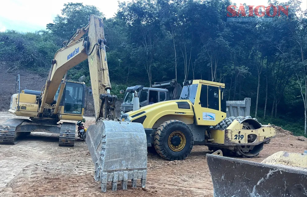 Nhiều máy móc "nằm chờ" tại dự án nâng cấp Quốc lộ 28B e4f75b867f62f63caf73.jpg