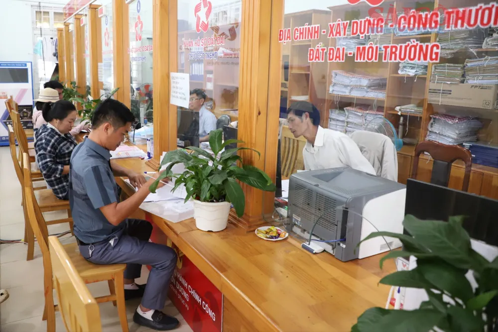 ឃុំ Don Duong ខេត្ត Lam Dong ជាឃុំមួយក្នុងចំណោមឃុំទាំង 22 ដែលមិនមានអ្នកជំនាញផ្នែកសំណង់។ រូបថត៖ DOAN KIEN 552f7cbc9d05145b4d14.jpg