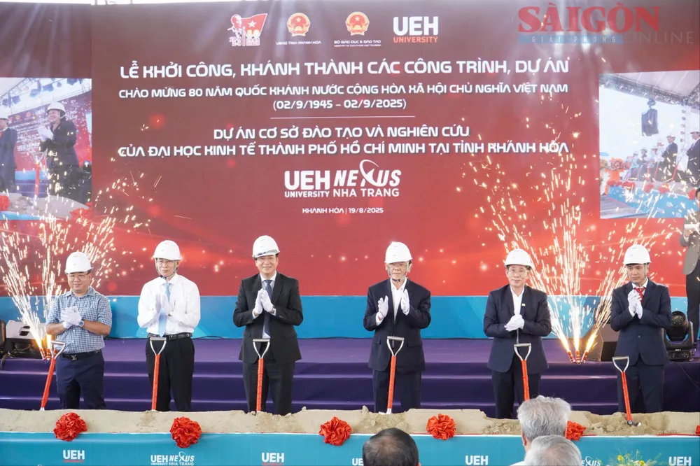 Nghi thức khởi công dự án Cơ sở đào tạo và nghiên cứu của Đại học Kinh tế TPHCM tại Nha Trang (UEH Nexus Campus Nha Trang). ẢNH: HIẾU GIANG db28762951f7d9a980e6.jpg
