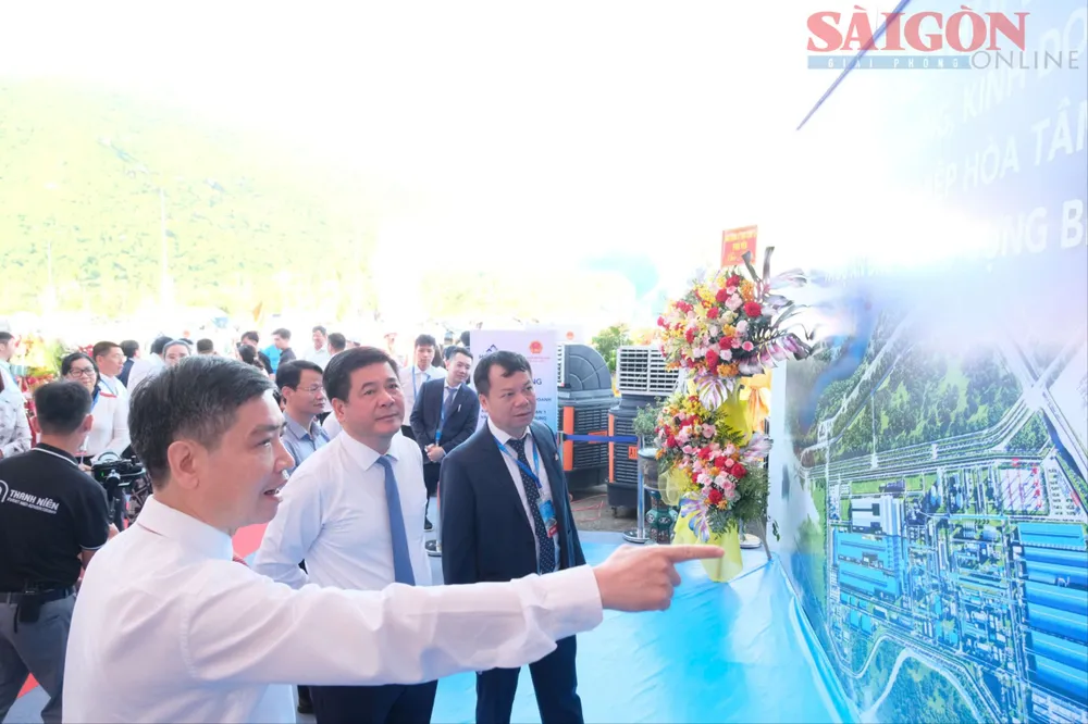 Bộ trưởng Bộ Công Thương Nguyễn Hồng Diên dự lễ khởi công tại Đắk Lắk. Ảnh: N.H e30728485e96d6c88f87.jpg