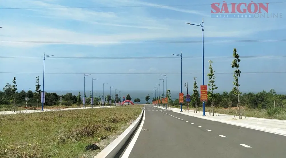 Khánh thành dự án đường vào sân bay Phan Thiết, giai đoạn 2. Ảnh: NGUYỄN TIẾN Khánh thành dự án đường vào sân bay Phan Thiết, giai đoạn 2.jpg