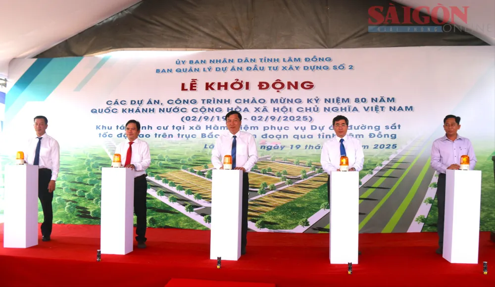 Khởi động dự án Khu tái định cư phục vụ dự án đường sắt tốc độ cao trên trục Bắc - Nam đoạn qua tỉnh Lâm Đồng. Ảnh: NGUYỄN TIẾN khởi động dự án Khu tái định cư phục vụ dự án đường sắt tốc độ cao trên trục Bắc - Nam đoạn qua tỉnh Lâm Đồng.JPG
