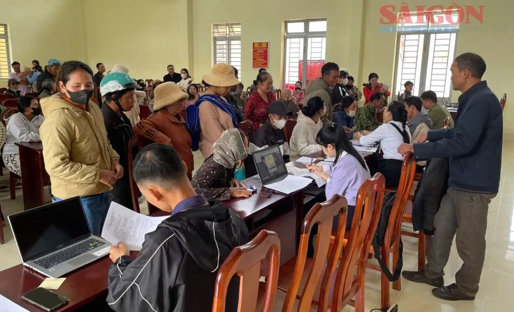 Trung tâm phục vụ hành chính công "lưu động" phục vụ người dân thôn Toa Cát, xã Tà Năng, tỉnh Lâm Đồng giải quyết hồ sơ cho người dân ở xa dacca3357c72f72cae63.jpg
